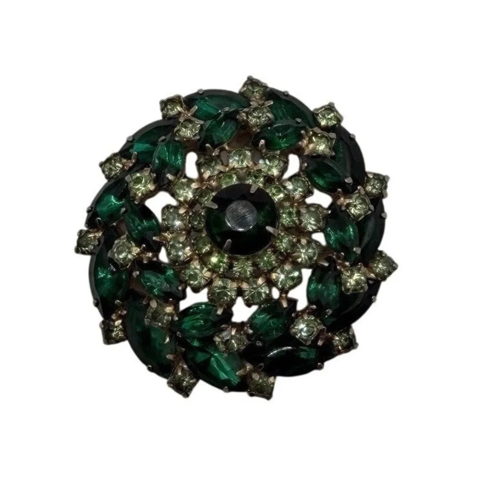 Vintage Green Rhinestone Tiered Brooch Emerald Peridot Gold Tone Wreath Pin 2
